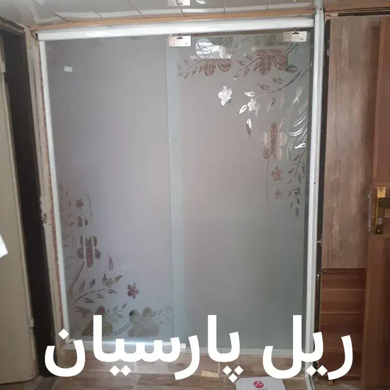 شیشه سکوریت‌ و ساختمانی کرکره و درب برقی شیشه ای|خدمات پیشه و مهارت|اصفهان, ملک‌شهر|دیوار