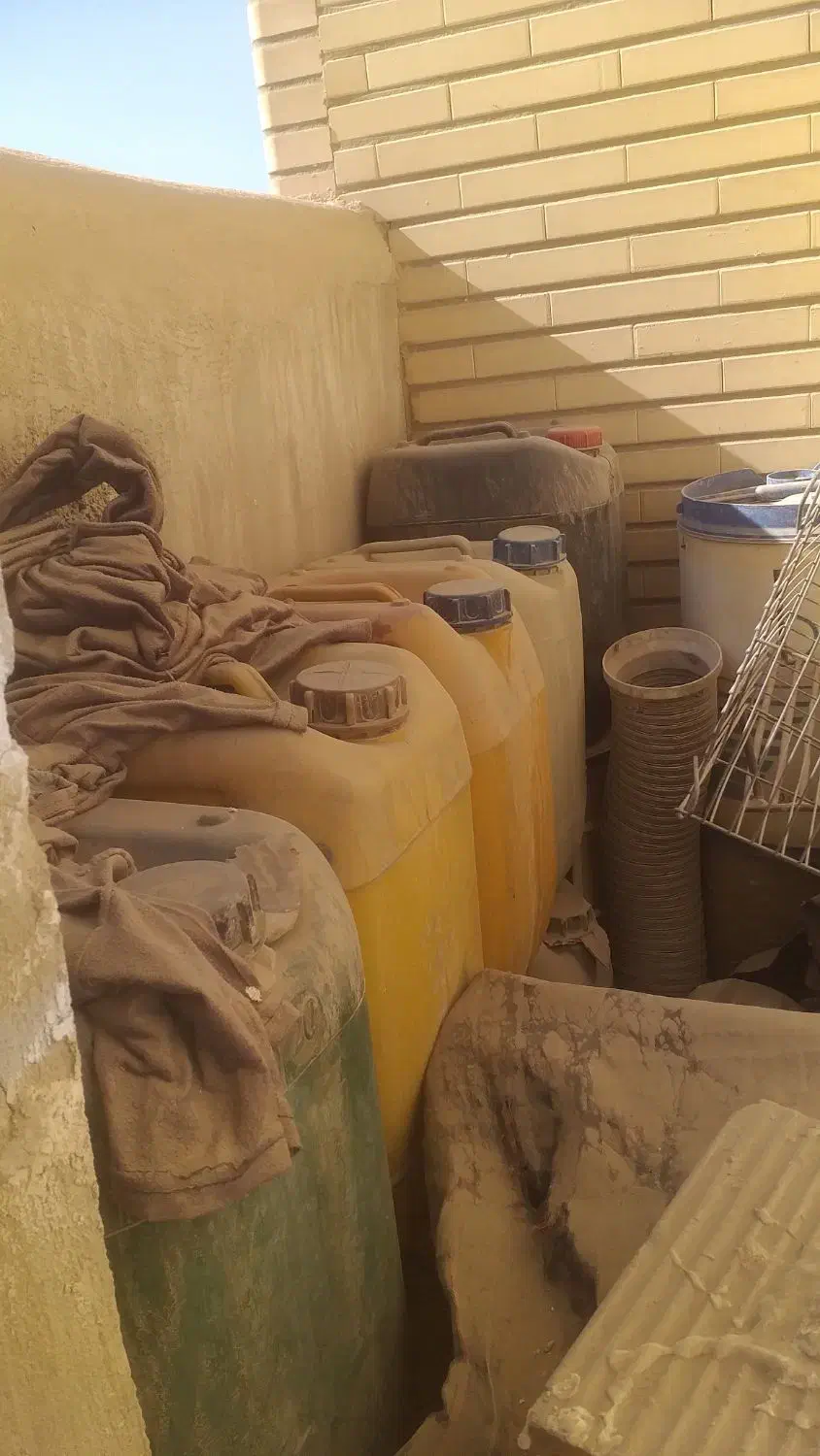 بشکه ۲۰۰ لیتری و بانکه|ظروف نگهدارنده، پلاستیکی، یک‌بارمصرف|زاهدان, |دیوار