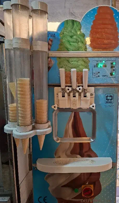 یخچال فریزر صنعتی دستگاه بستنی نیکنام فر ساندویج|کافیشاپ و رستوران|پیشوا, |دیوار