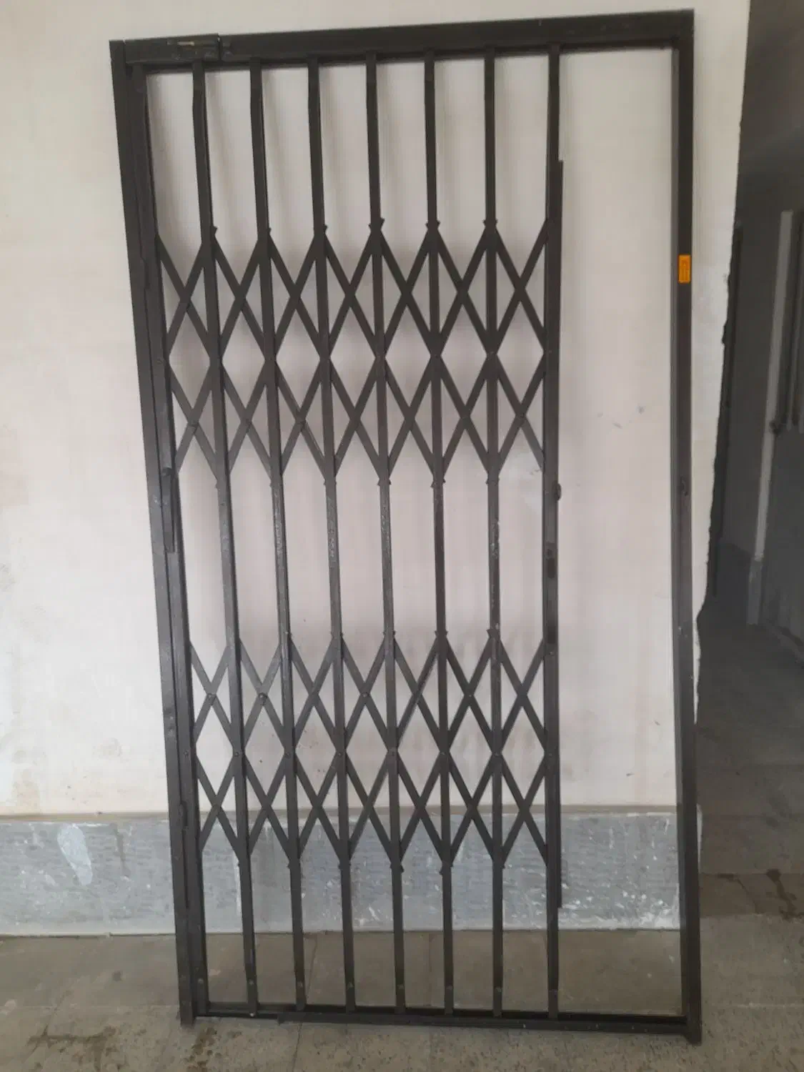 در آکاردیونی و در چوبی دو لت|مصالح و تجهیزات ساختمان|گلبهار, شهر جدید گلبهار|دیوار