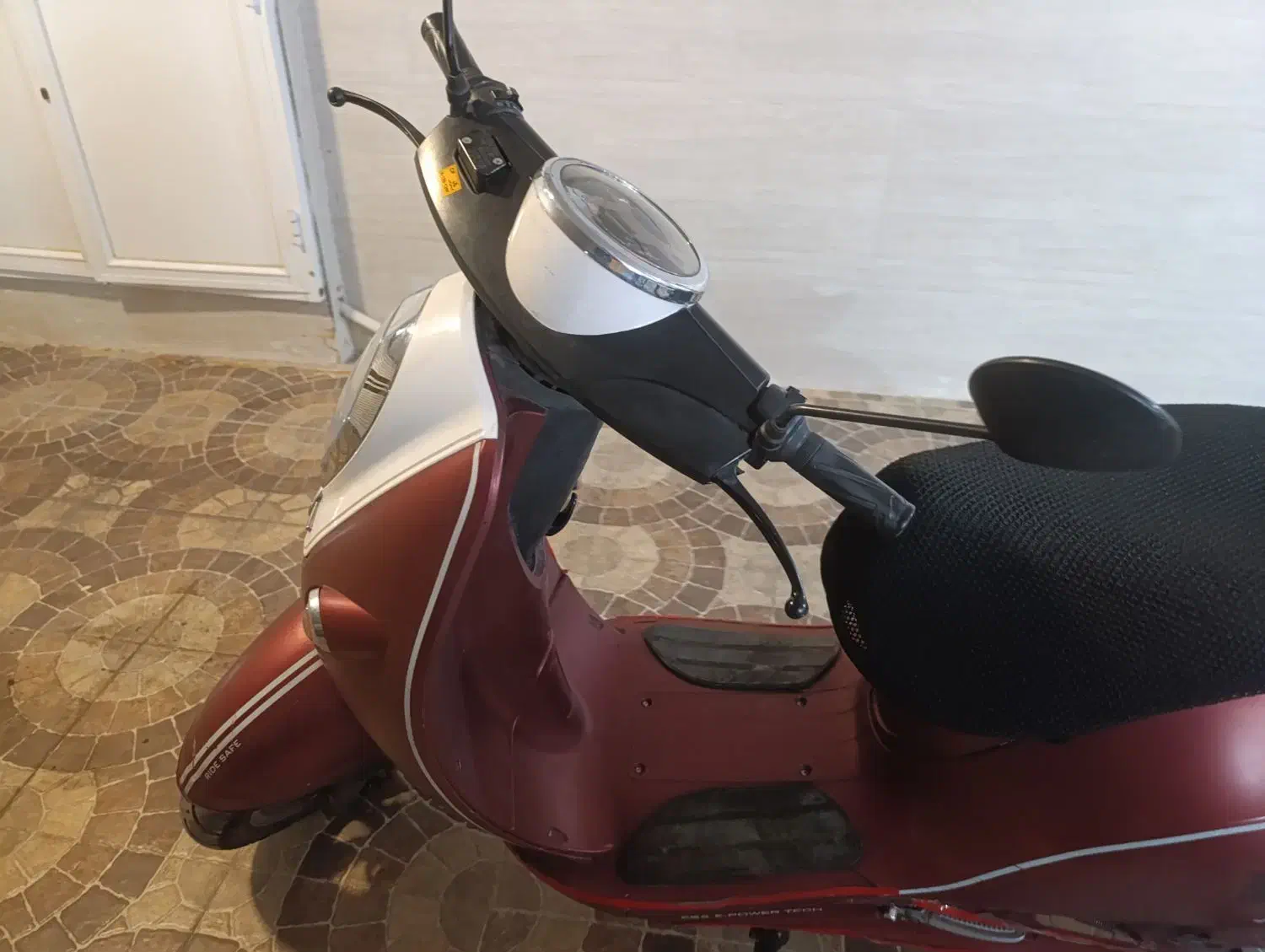 موتور پیشرو برقی باتری تازه تعویض تخفیف خوب|موتورسیکلت|شیراز, ارم|دیوار