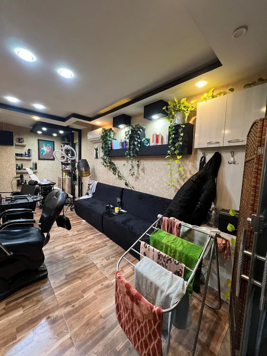 مغازه ۲۱متری راه پشته با دکور آرایشگاه|اجارهٔ مغازه و غرفه|لنگرود, |دیوار