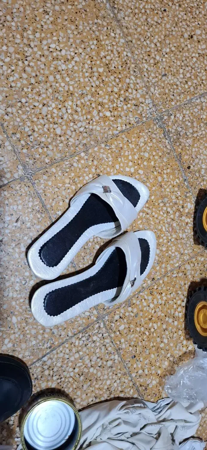 کفش|کیف، کفش، کمربند|اصفهان, سرشبادران|دیوار