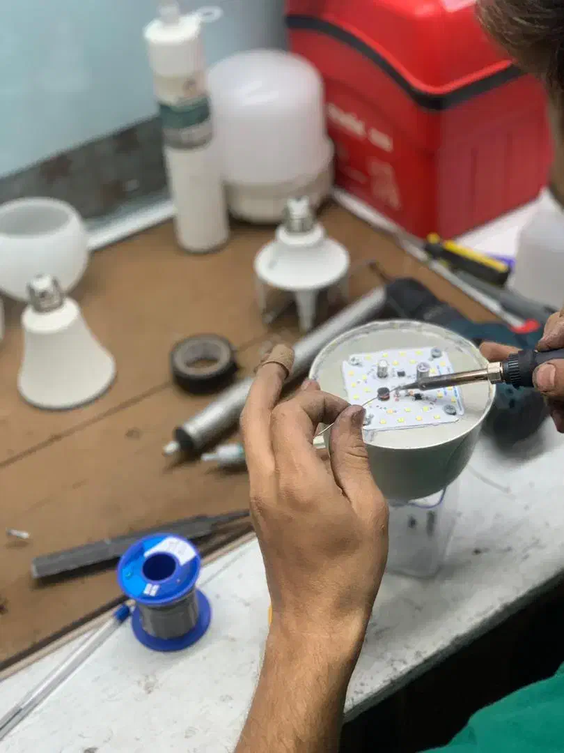 تعمیرات لامپ ،پرژکتور،پنل سقفی ،چراغ خیابانی و|خدمات پیشه و مهارت|شیراز, وصال|دیوار