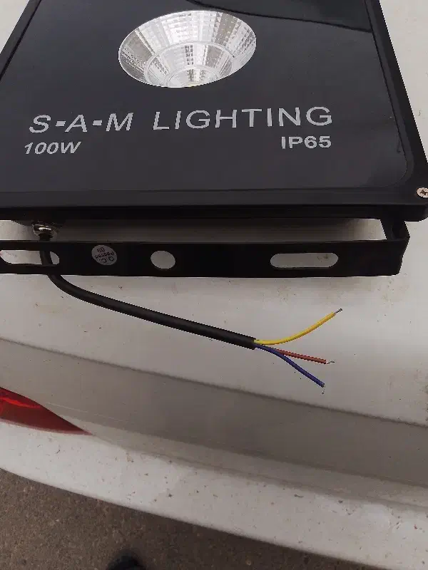 پرژکتور ۱۰۰|لامپ و چراغ|گلبهار, شهر جدید گلبهار|دیوار