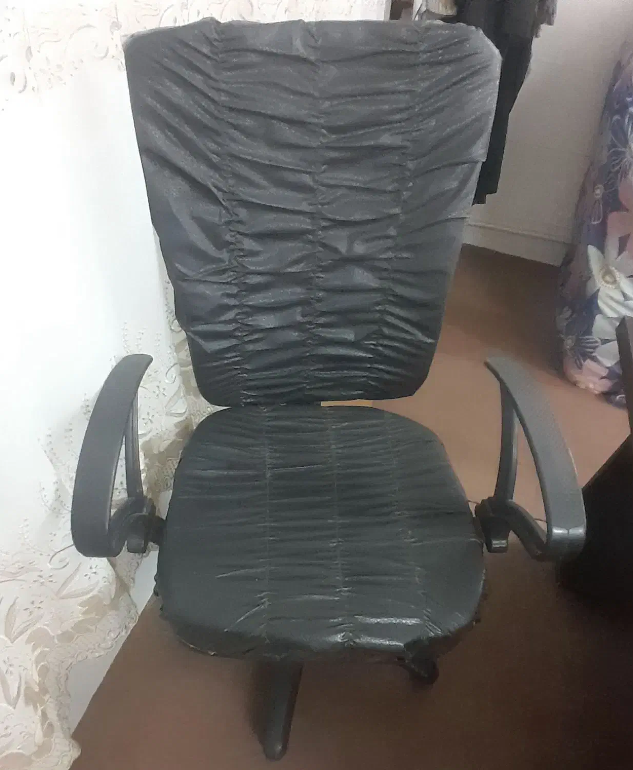 میز کامپیوتر با صندلی چرخان در حد نو|مبلمان اداری|قم, نیروگاه|دیوار