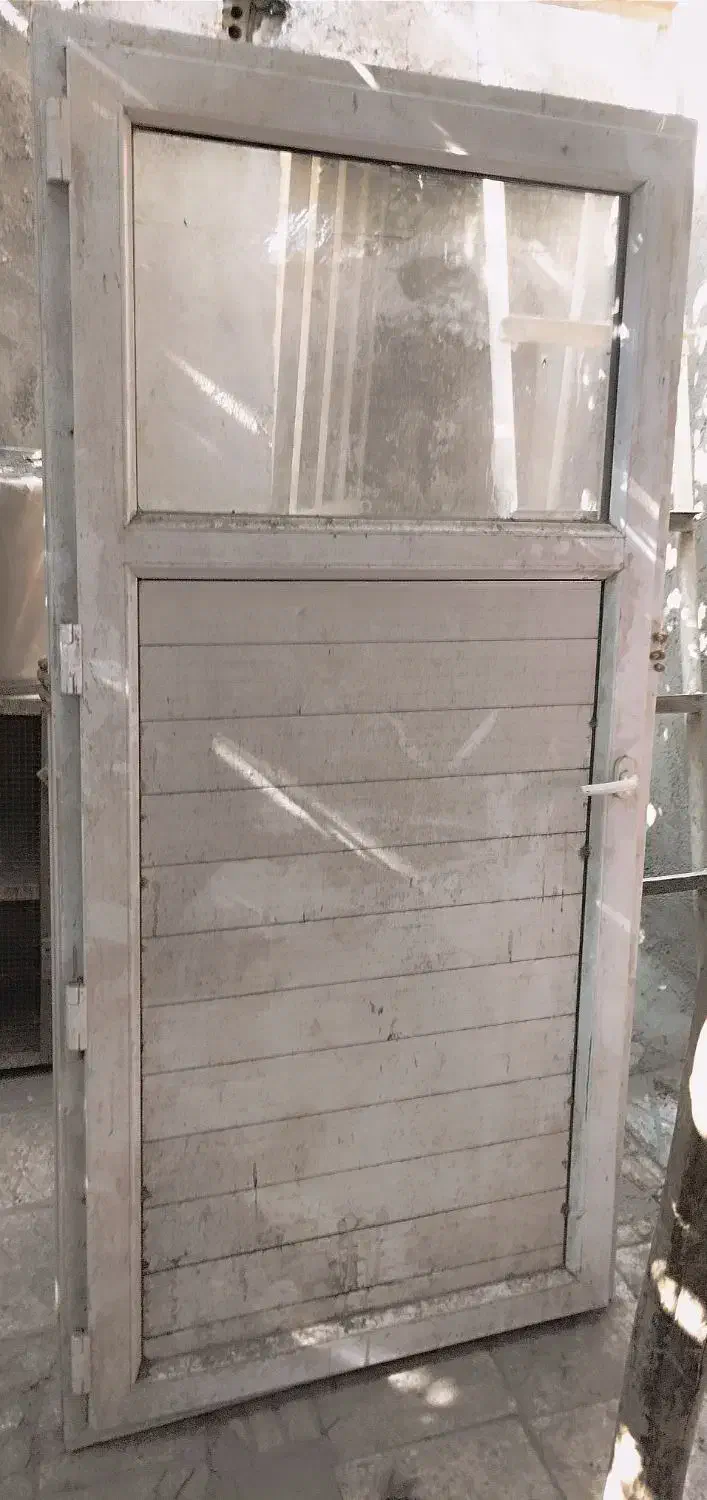 یک عدد درب پی وی سی، سالم و بدون شکستگی،|مصالح و تجهیزات ساختمان|ری, هاشمآباد|دیوار