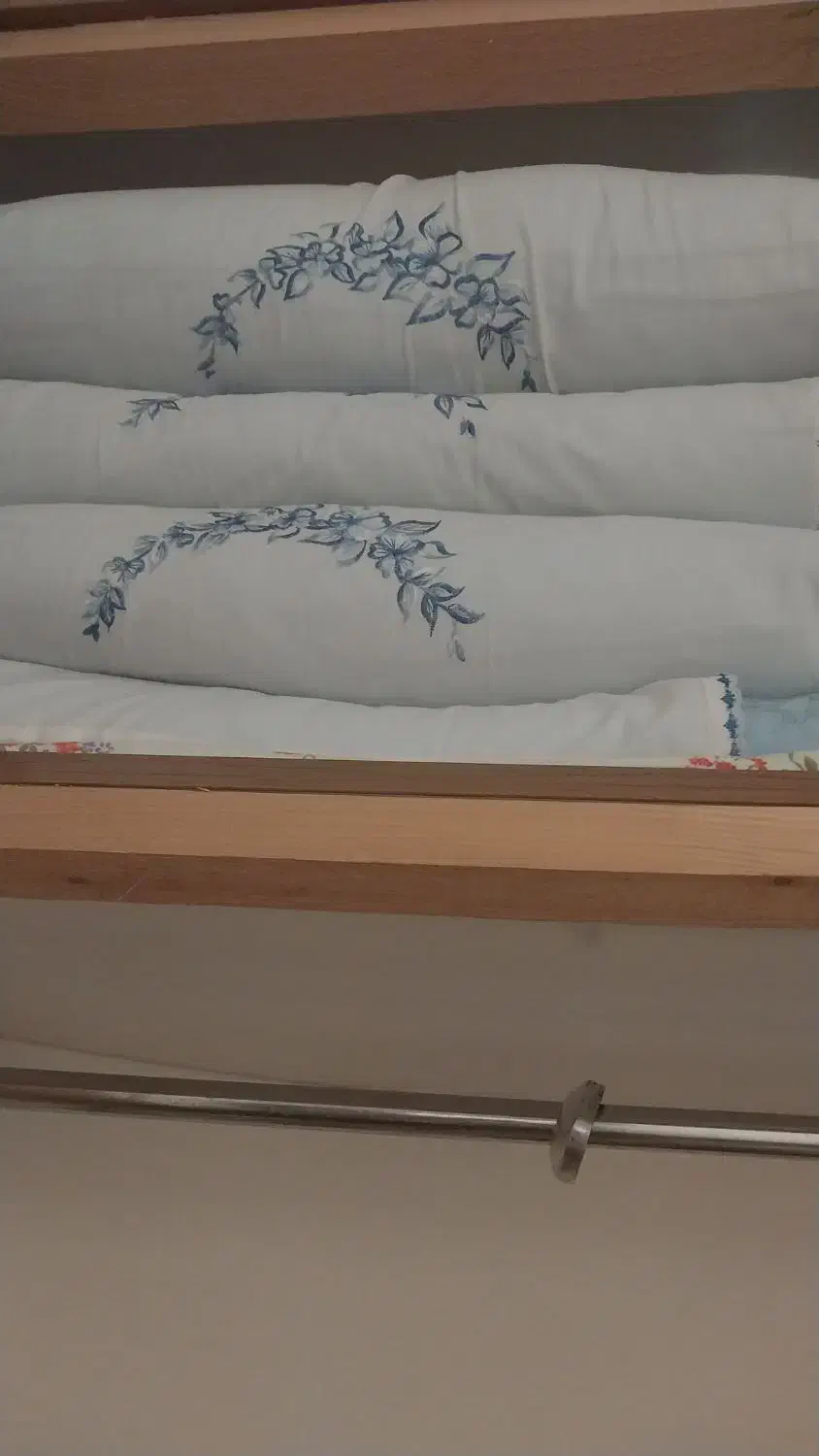 بالش|رختخواب، بالش، پتو|رشت, سیا اسطلخ|دیوار