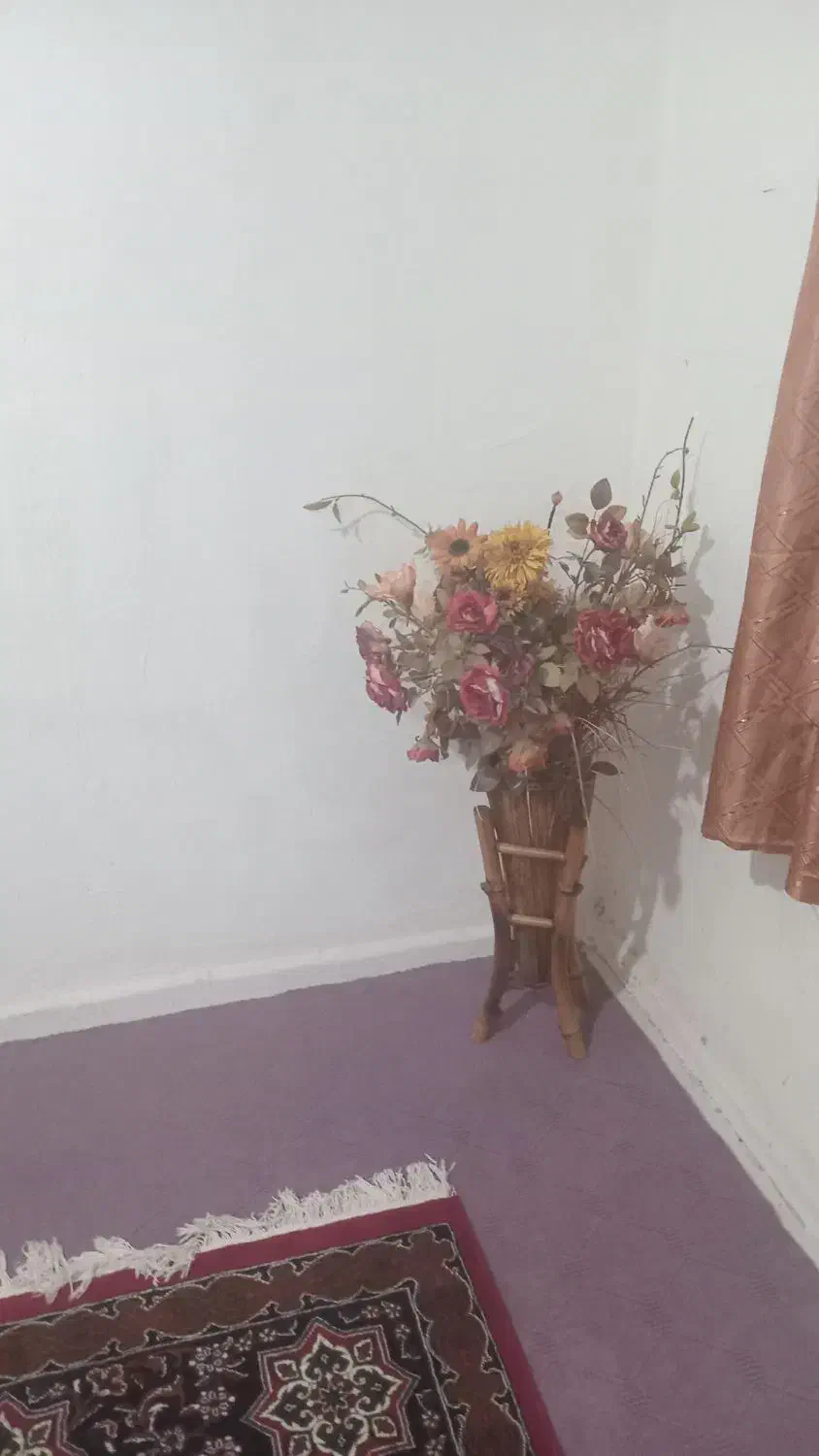 یک گلدان میز عسلی اینه وجاکفشی آنی اف میز تلوزیون|گل مصنوعی|کنارک, |دیوار