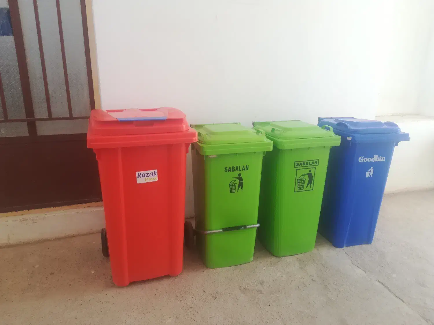 سطل کارگاهی|لوازم نظافت|شاهین‌شهر, فردوسی|دیوار