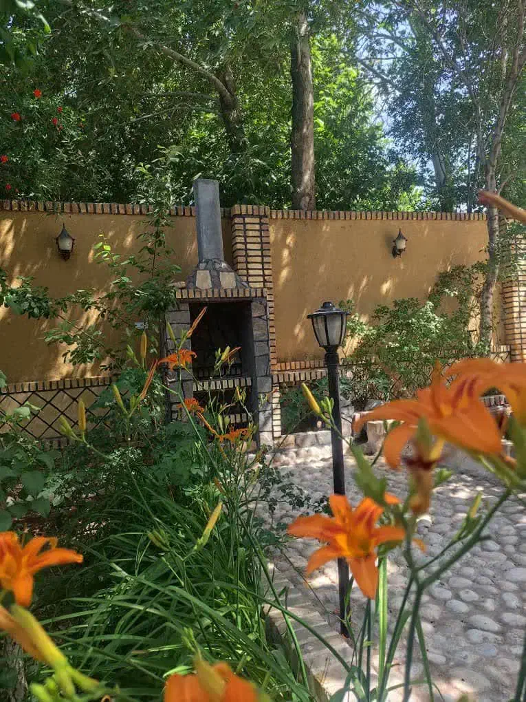 ویلا و باغ سنتی با آب روان|اجارهٔ کوتاه‌مدت ویلا و باغ|ماهان, |دیوار