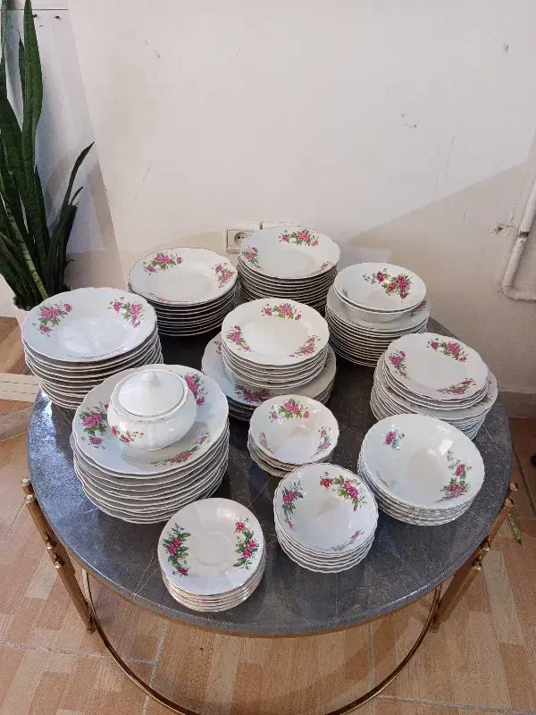 ظرف گل سرخی|ظروف سرو و پذیرایی|رباطکریم, مسکن مهر آبشناسان|دیوار