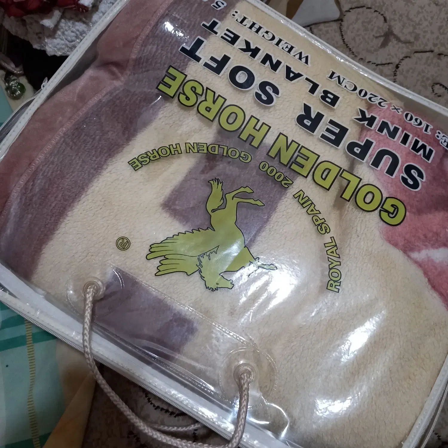 چند عدد پتو|رختخواب، بالش، پتو|بابل, |دیوار