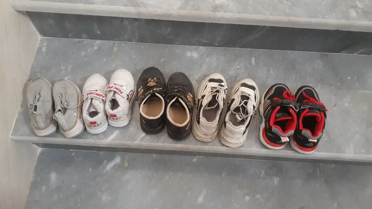 کفش بچگانه|کفش و لباس بچه|قم, قلعه کامکار|دیوار