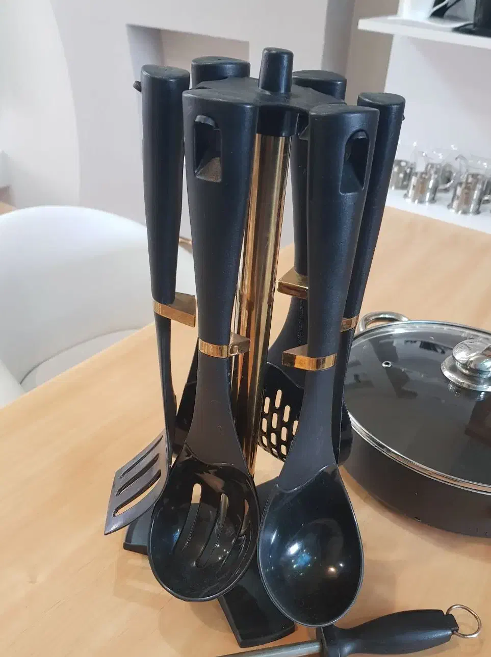 ظروف آشپزخانه|ظروف پخت‌وپز|رشت, رودباری|دیوار