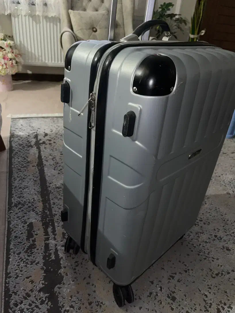 چمدان فایبرگلس|کیف، کفش، کمربند|اندیشه, اندیشه فاز ۱|دیوار