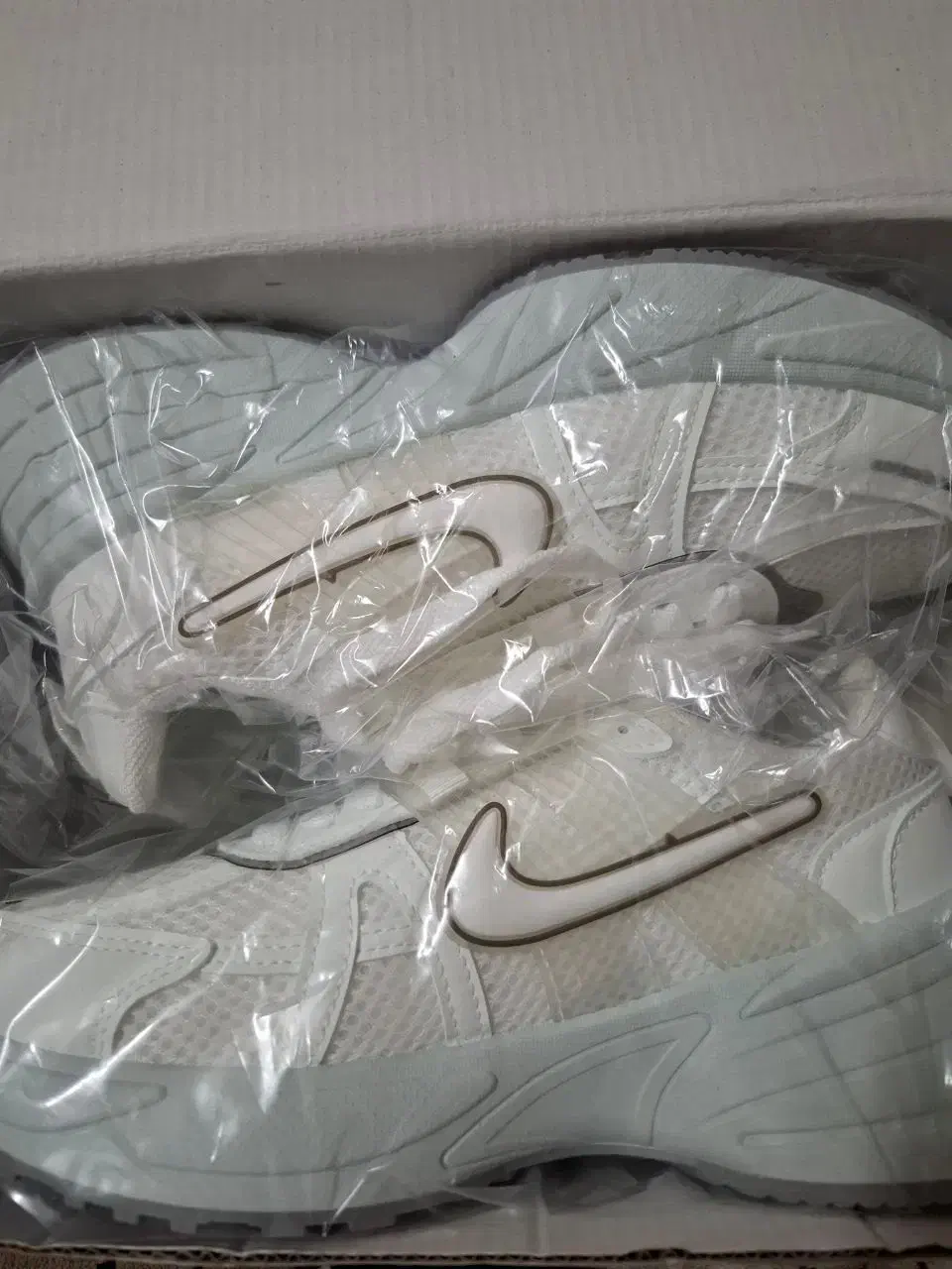 کفش نایک وی تو کی سفید|کیف، کفش، کمربند|سمنان, |دیوار