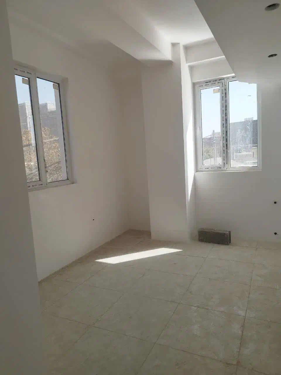 اپارتمان ۱۱۴متری /خام/وام دار/چهارراه مهدیه|فروش آپارتمان|کرمان, |دیوار