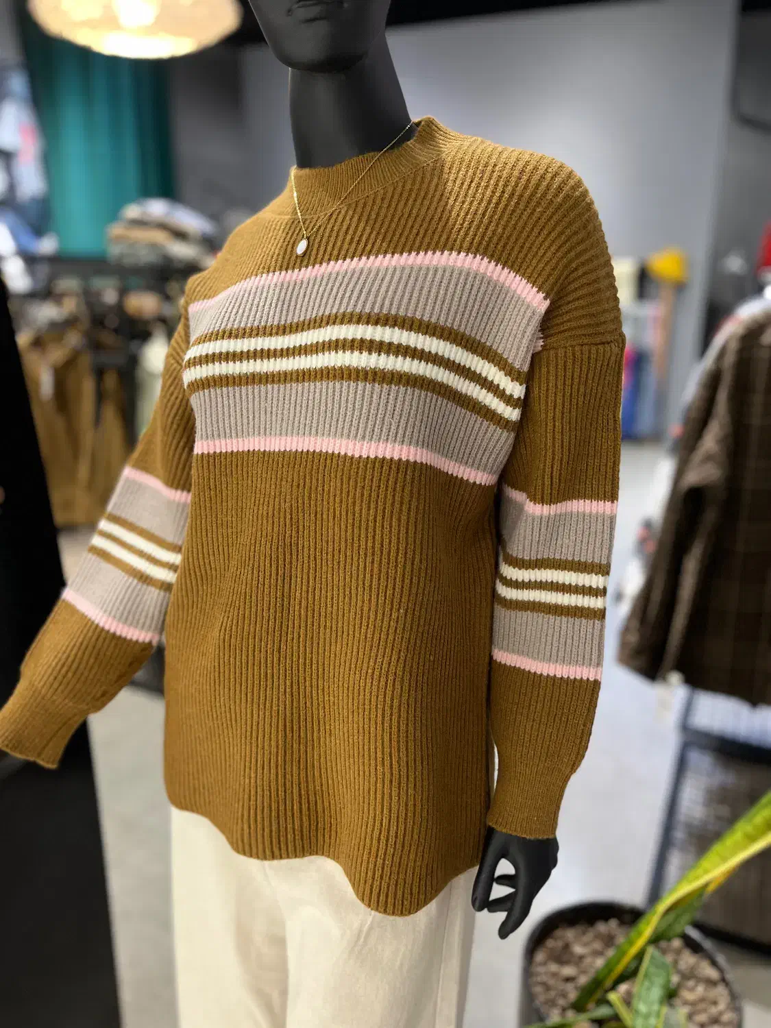 بافت گرم بالا|لباس|اصفهان, شهرک کاوه|دیوار