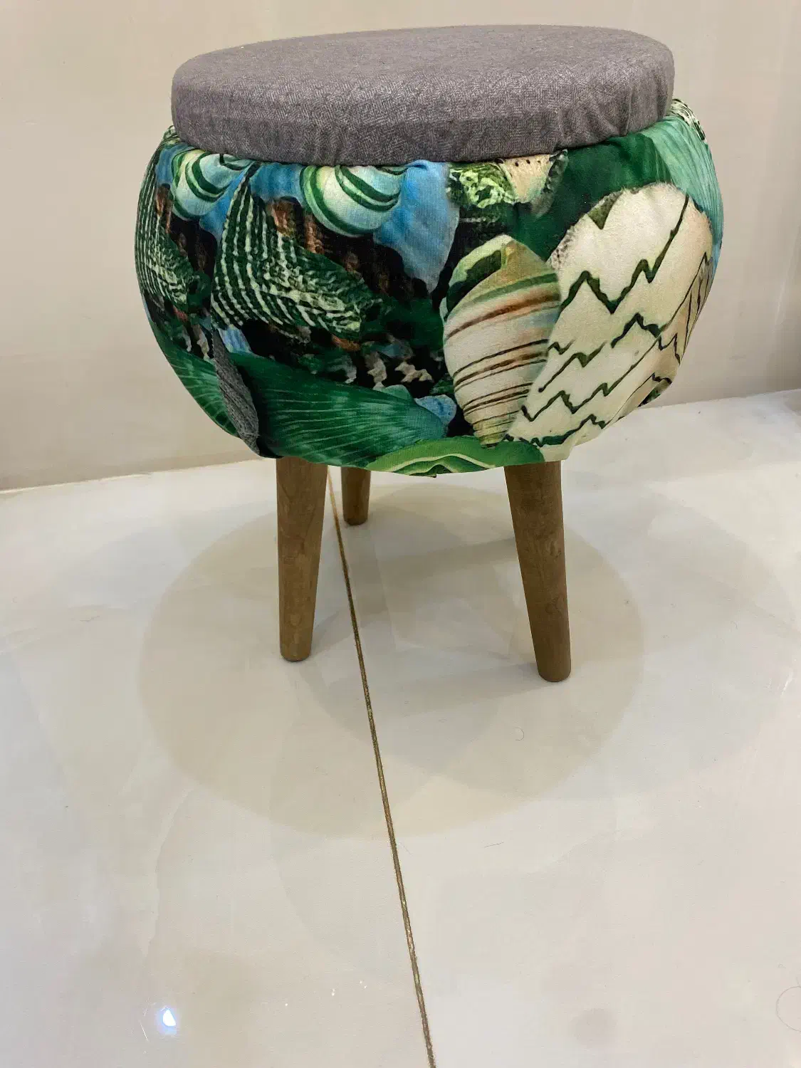 پاف|صندلی و نیمکت|تبریز, |دیوار