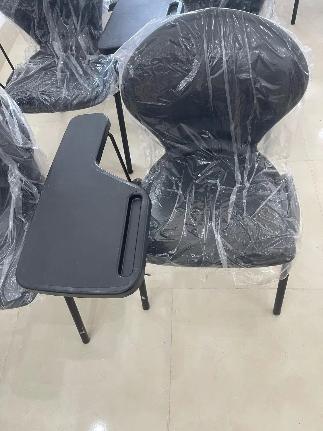 صندلی دسته دار دانشجویی|صندلی و نیمکت|نی‌ریز, |دیوار