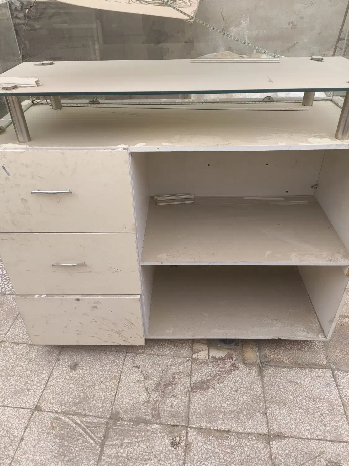 میز ب همراه ویترین مناسب برای مغازه موبایلی|بوفه، ویترین، کنسول|قم, چهل اختران|دیوار