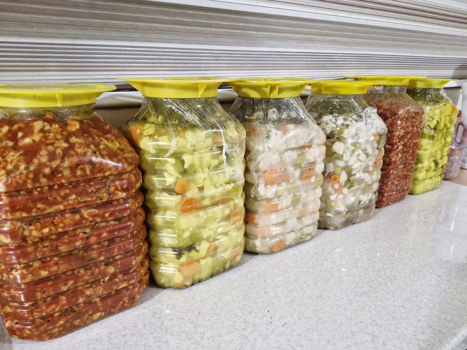 سالا فصل و شور گل کلم بصورت فله ایی|خوردنی و آشامیدنی|تهران, شهید فکوری|دیوار