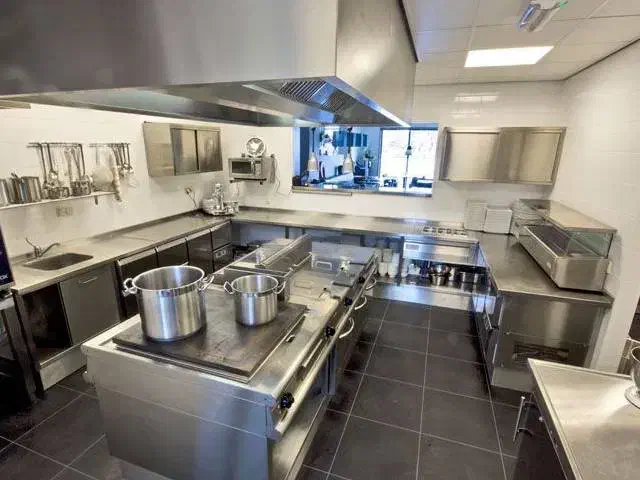 کمک اشپز و وسط کار ماهر جهت مطبخ|استخدام خدمات فروشگاه و رستوران|کرج, گوهردشت|دیوار