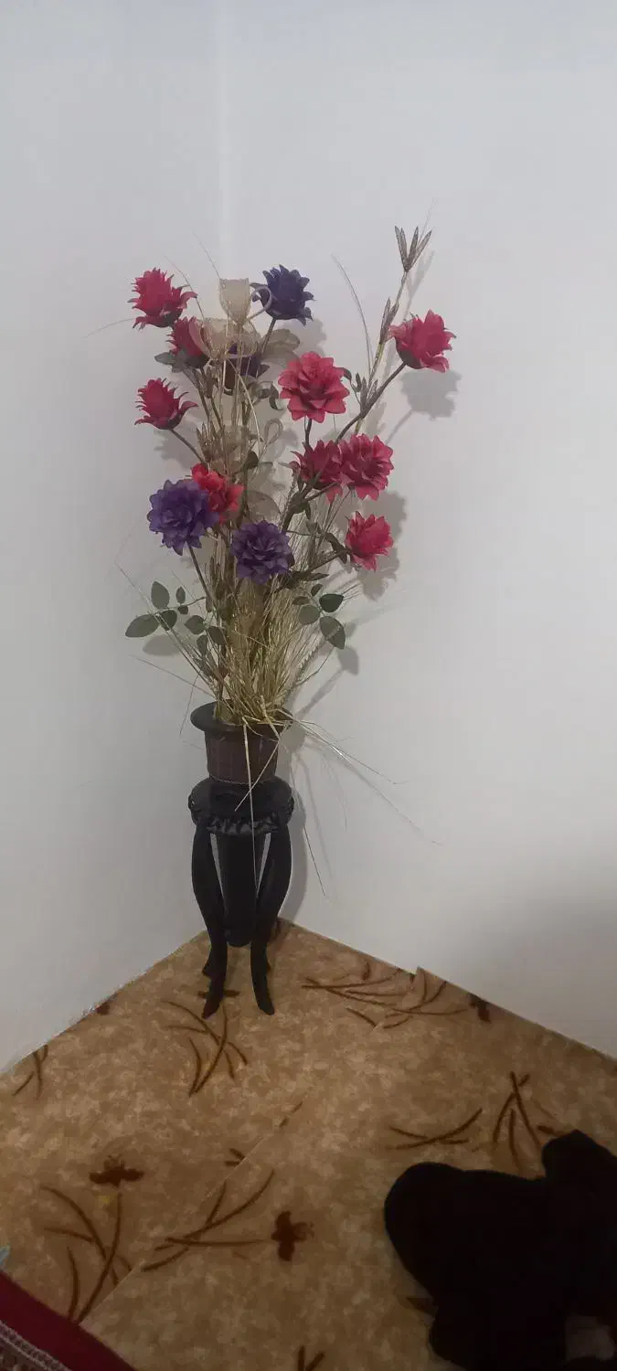 گلدان با گلل فروشی|گل مصنوعی|رباط‌کریم, رباط‌کریم|دیوار