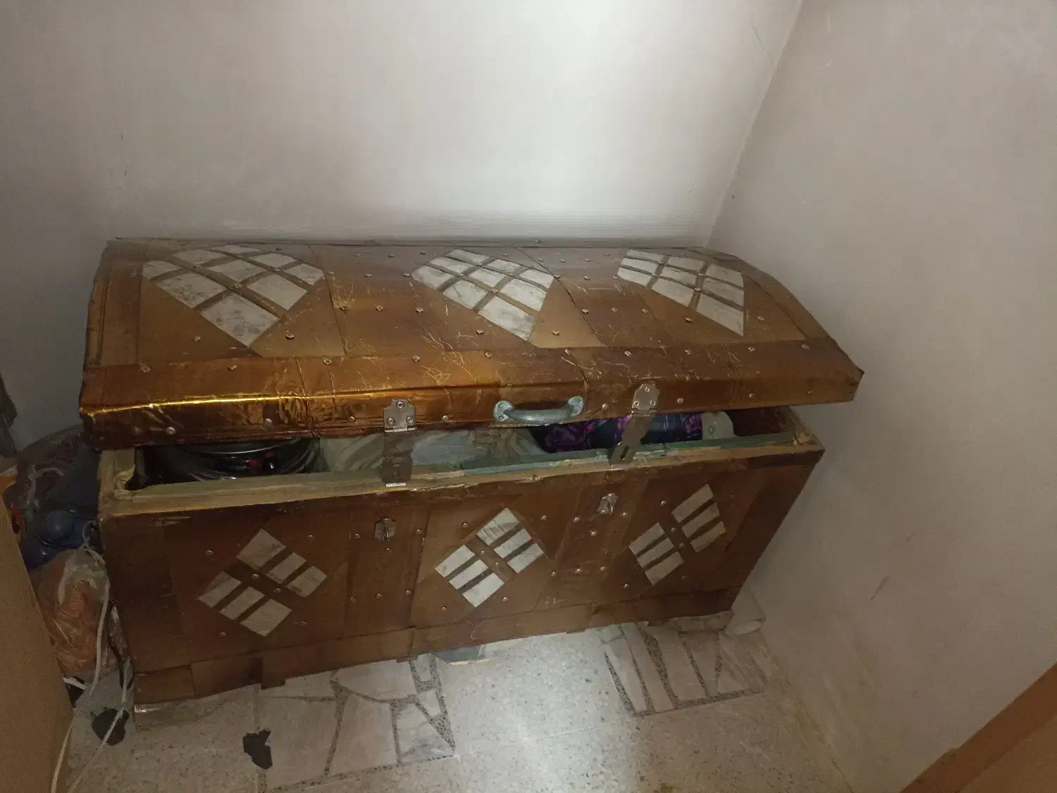 صندوق قدیمی|کلکسیون اشیاء عتیقه|فلاورجان, |دیوار