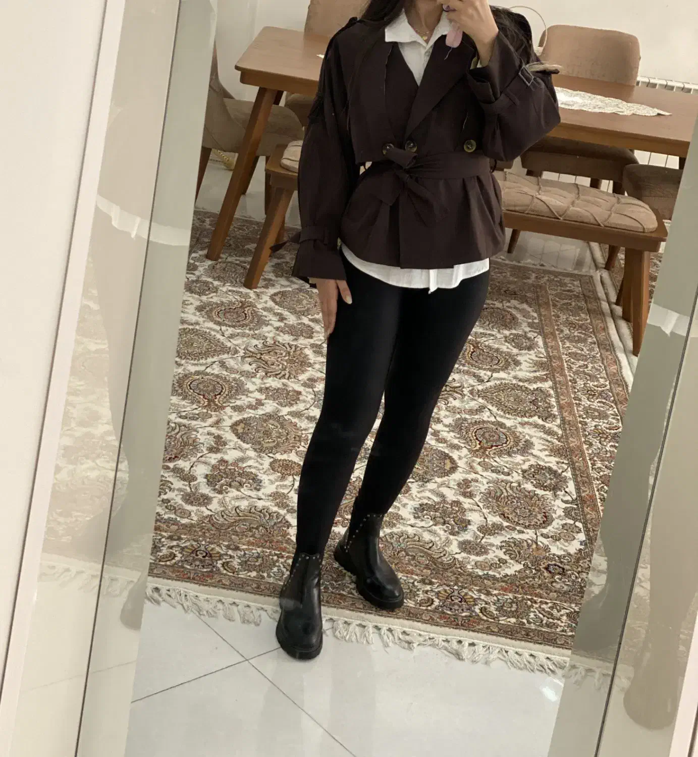 ترنچ کت|لباس|شیراز, هفت تنان|دیوار