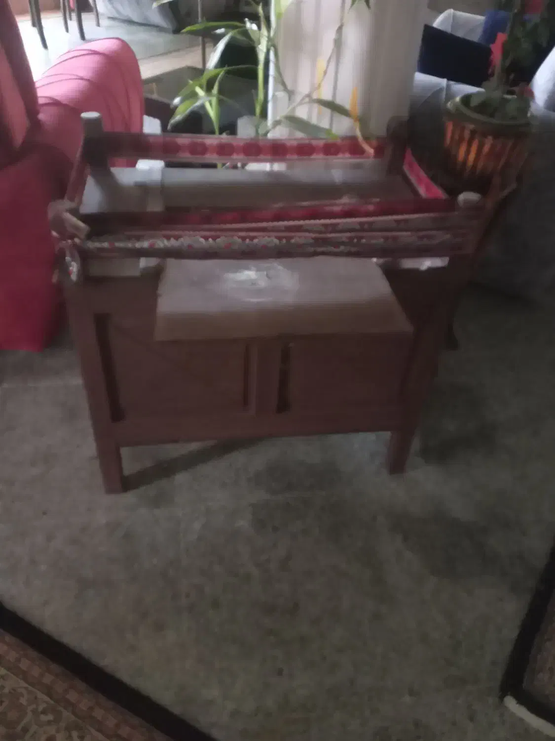 صندوق چوبی بسیار قدیمی|کلکسیون اشیاء عتیقه|رودسر, |دیوار