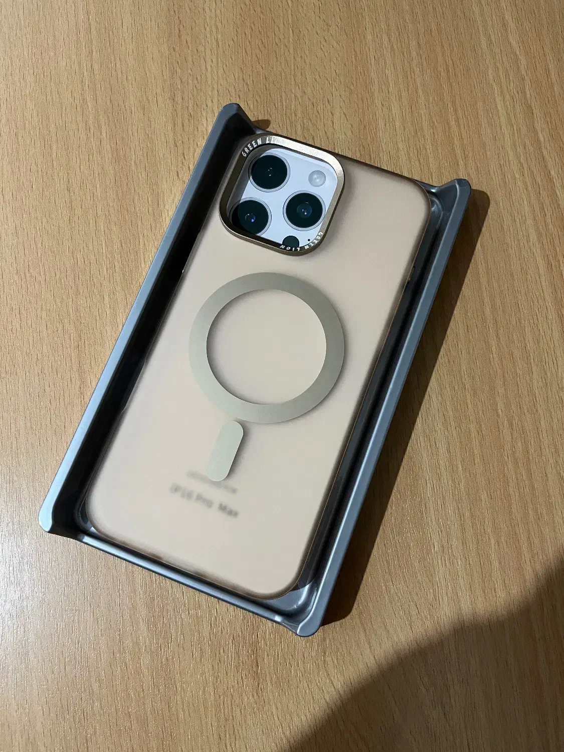 قاب ۱۶ پرومکس|لوازم جانبی موبایل و تبلت|فریدون‌کنار, |دیوار