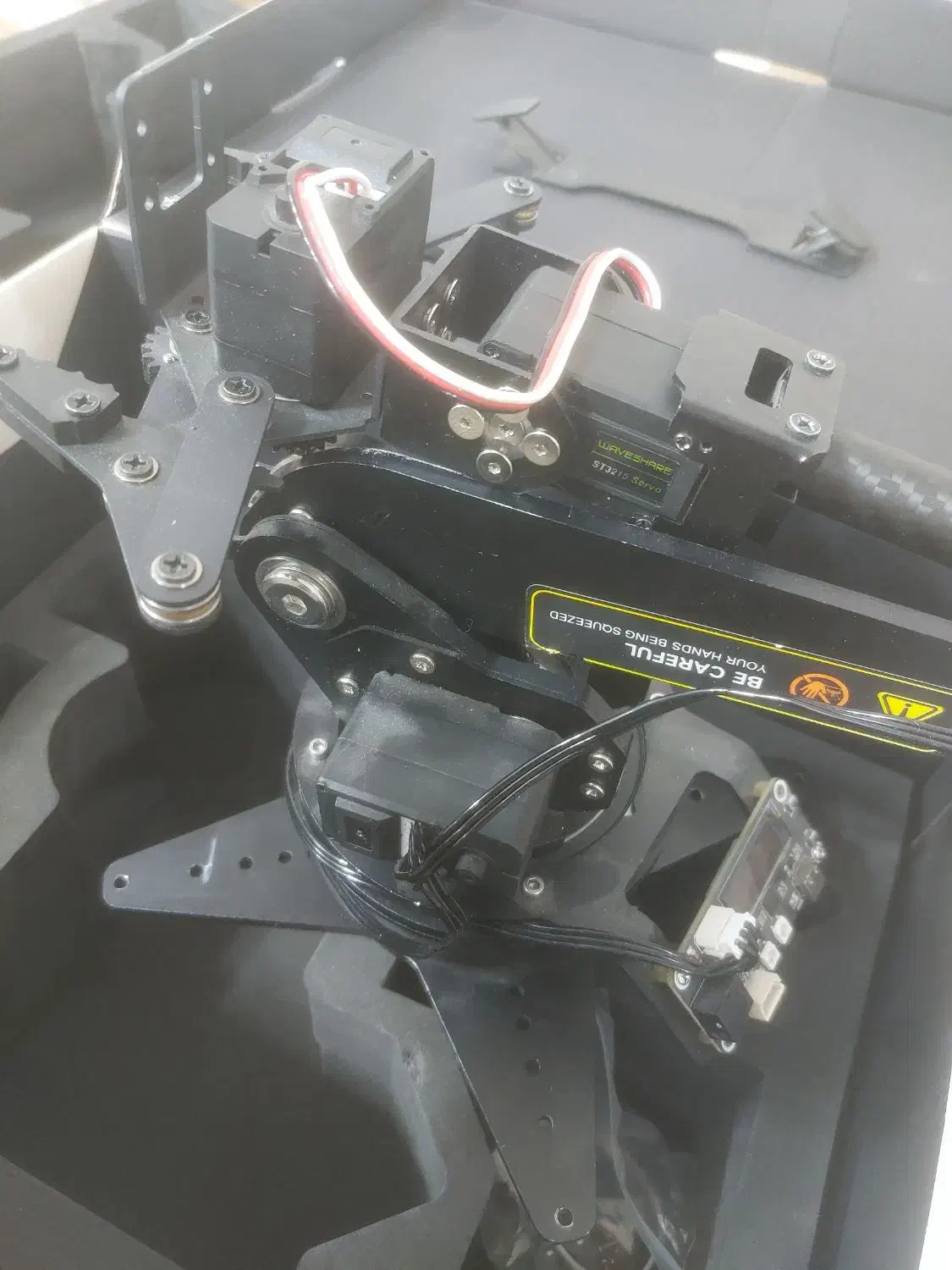 بازو با ۵ محور ازادی|ابزارآلات|اصفهان, دانشگاه اصفهان|دیوار