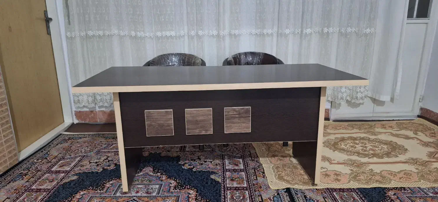 میز  بزرگ با دو صندلی در حد نو|دفتر کار|وحیدیه, |دیوار