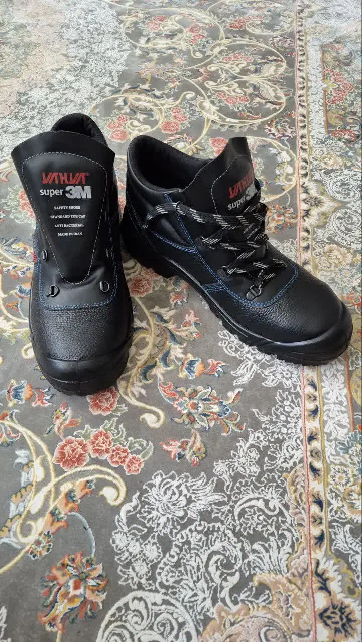 کفش کار|کیف، کفش، کمربند|گلبهار, شهر جدید گلبهار|دیوار