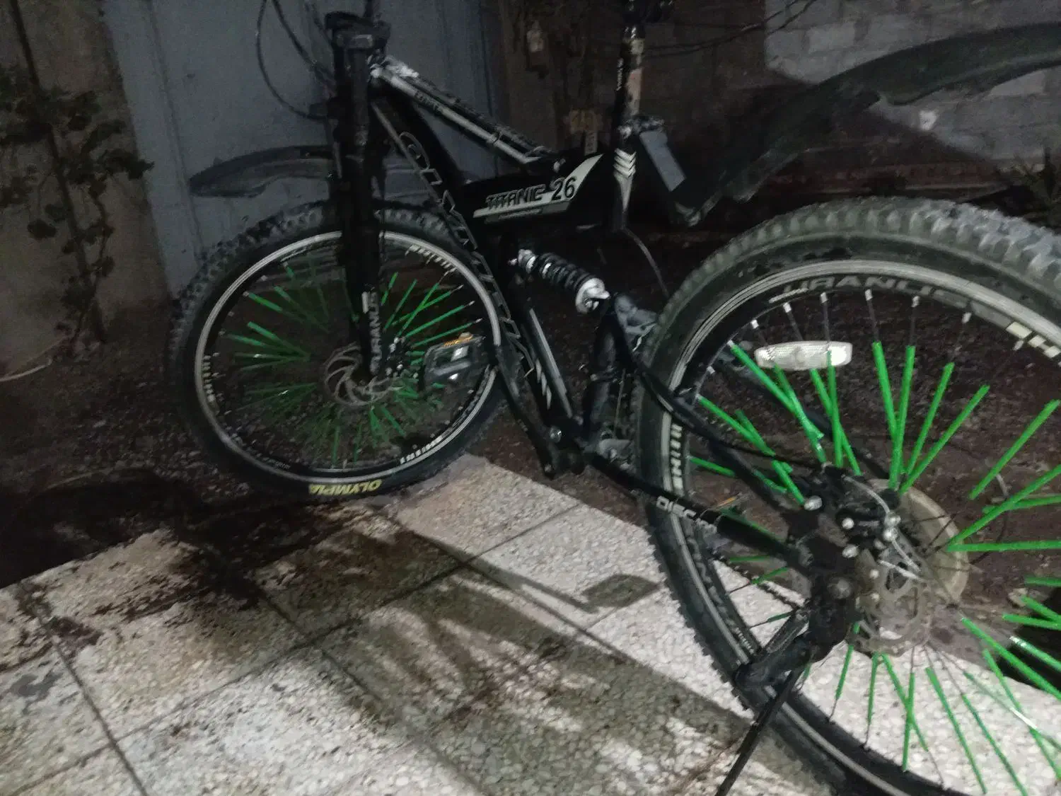 دو چرخه|دوچرخه، اسکیت، اسکوتر|بم, |دیوار