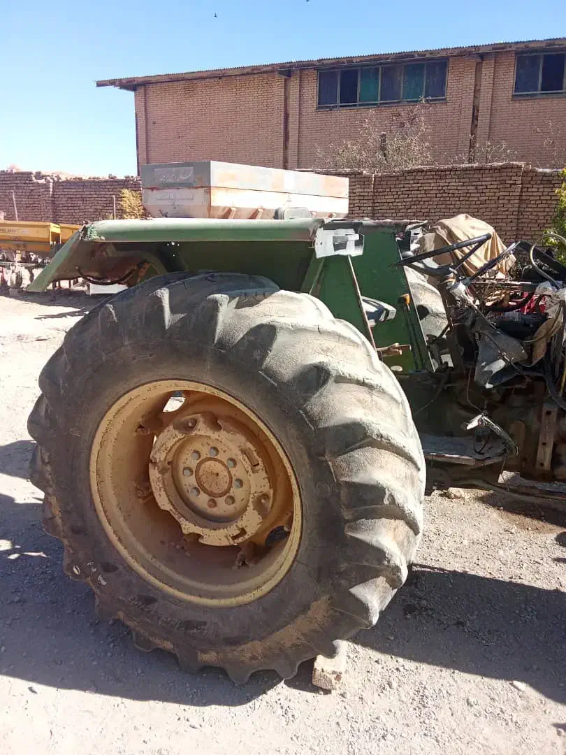 تراکتور و گاوآهن بزرگ|خودرو سنگین|چادگان, |دیوار