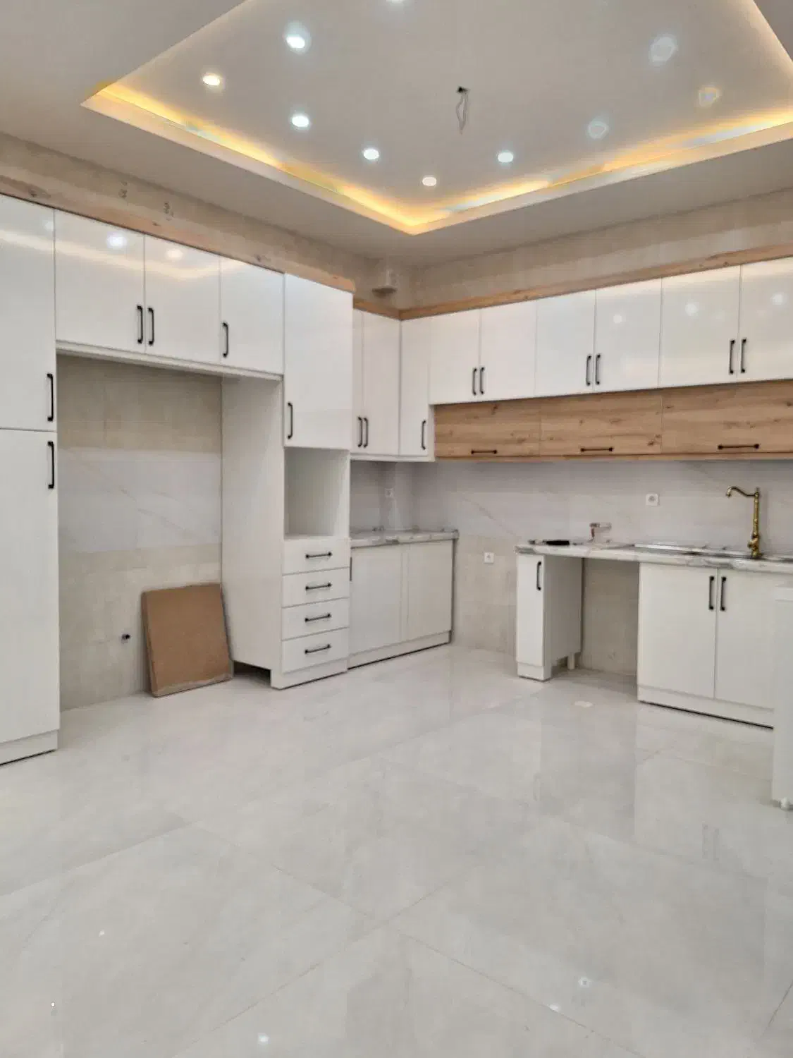 300میلیون تخفیف خورد لوکیشن خیابان صادقی|اجارهٔ آپارتمان|کاشمر, |دیوار