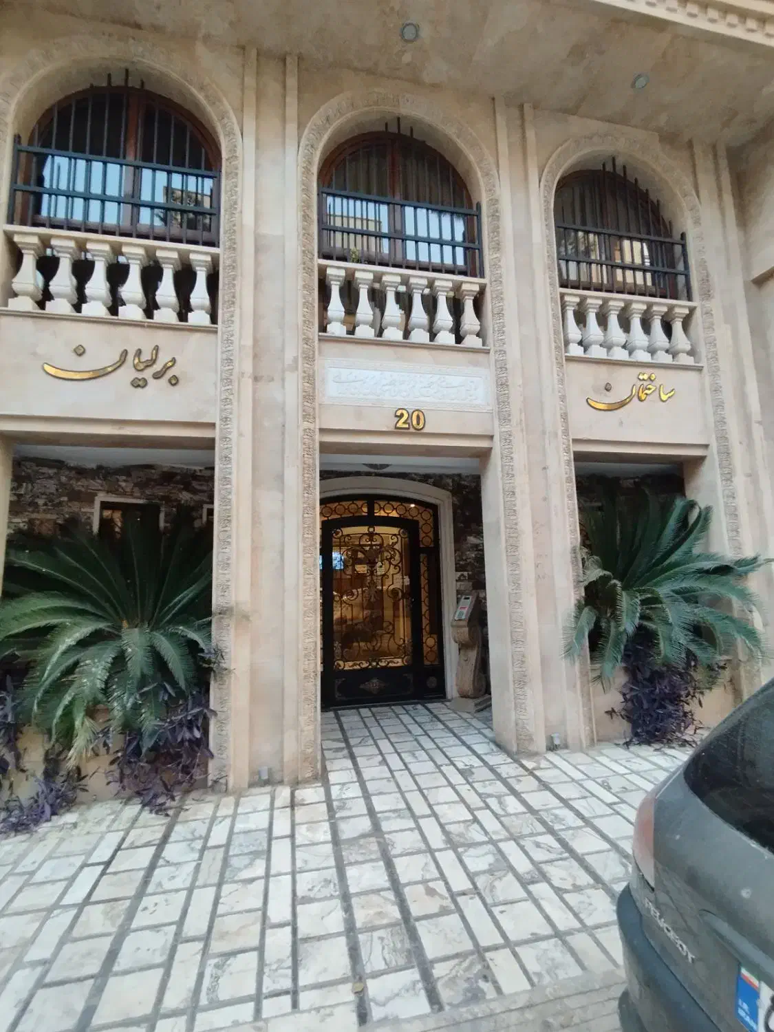 ۱۳۵متر فول چهارباغ شرقی تکواحدی ۴ ساله تخلیه