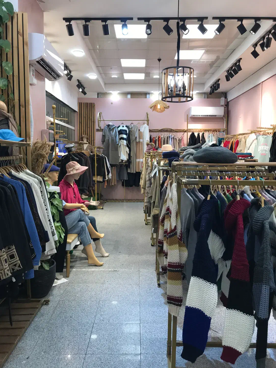 فروشنده خانم پاره وقت برای بوتیک لباس دخترانه|استخدام بازاریابی و فروش|تنکابن, |دیوار