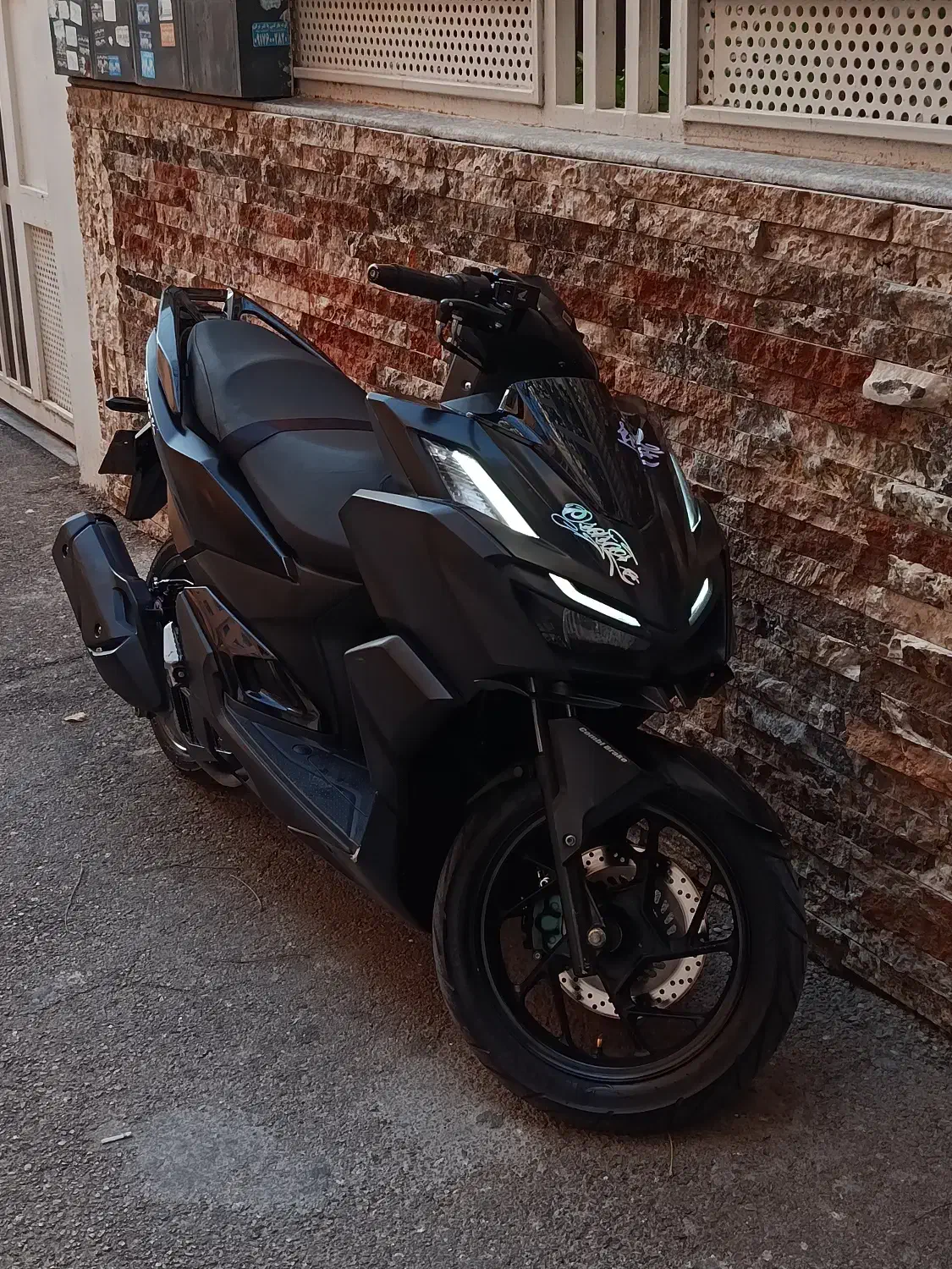 کلیک 160|موتورسیکلت|شیراز, تپه تلویزیون|دیوار