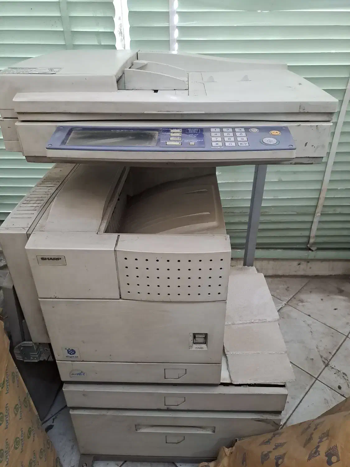 دستگاه ایستاده چاپ وکپی شارپ|پرینتر، اسکنر، کپی، فکس|قم, صفائیه|دیوار