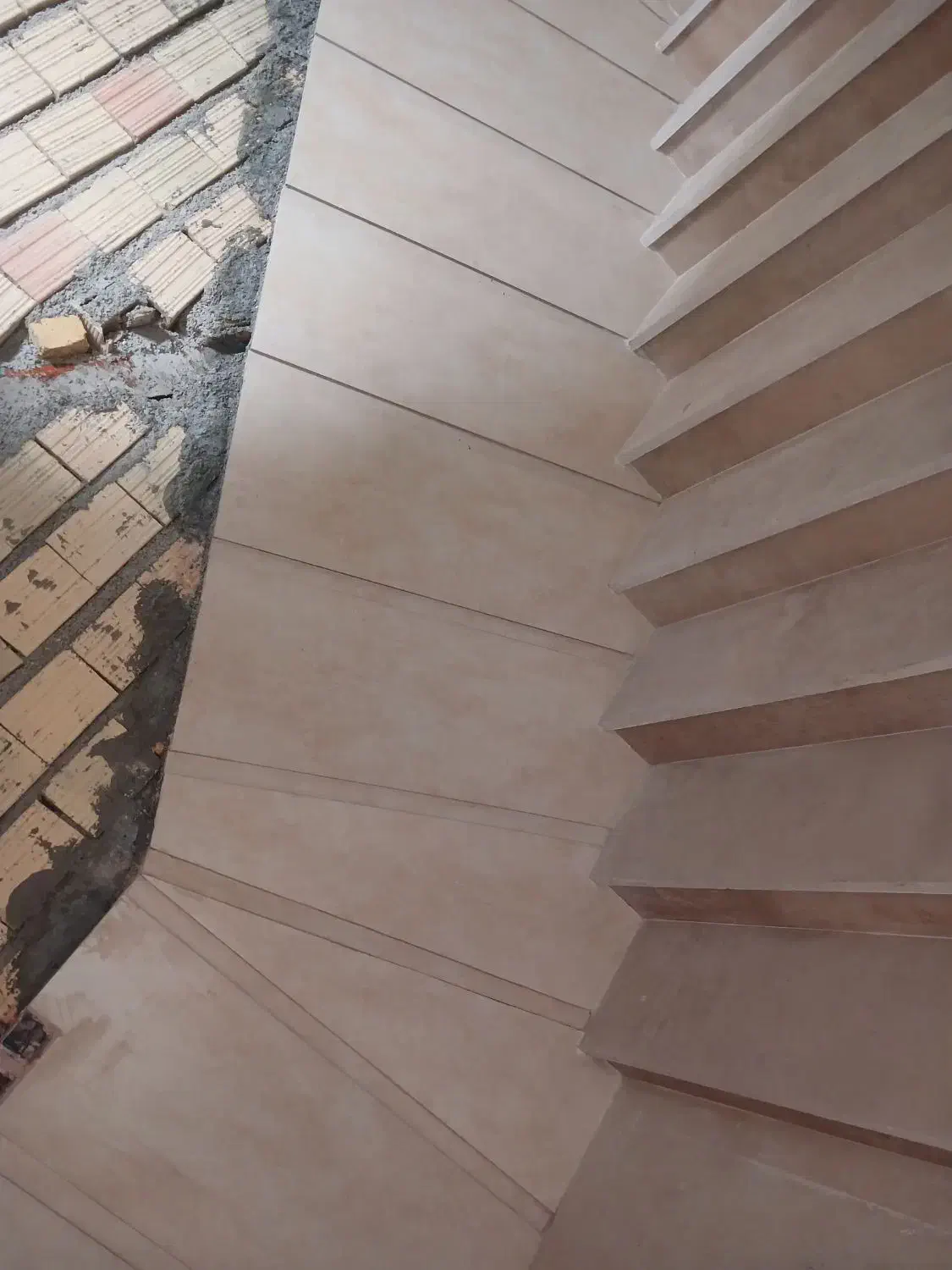 استاد کار کاشی و سرامیک با سابقه ۲۰ سال کاری|خدمات پیشه و مهارت|نورآباد, |دیوار