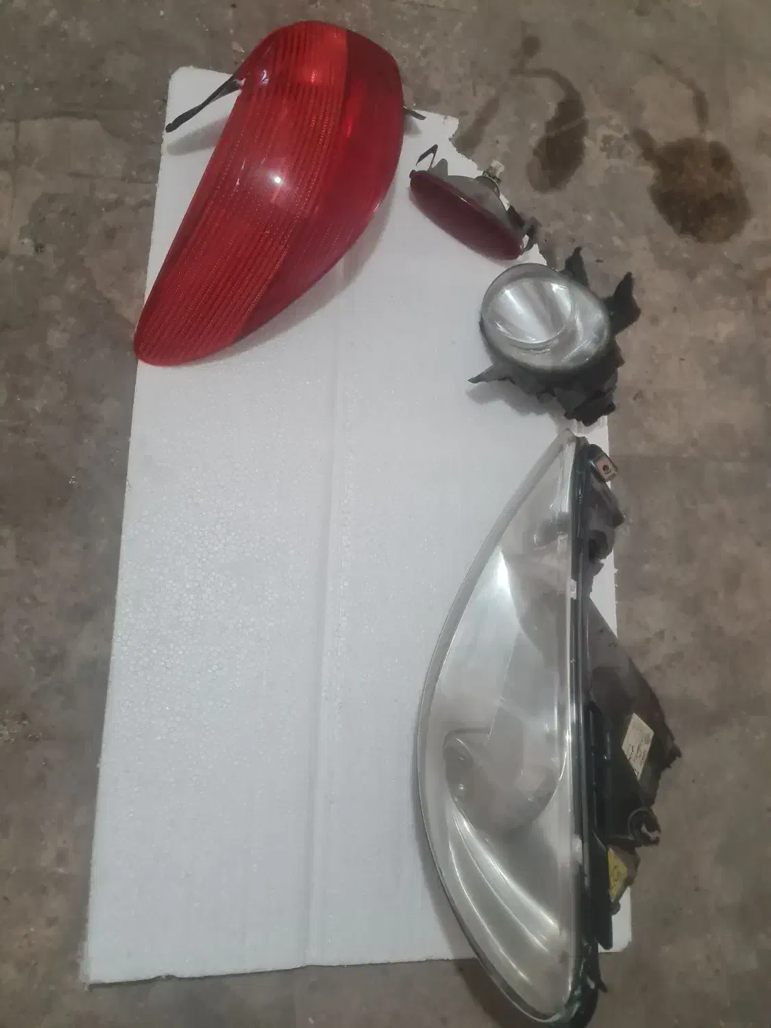 ۲چراغ جلو و ۲پرژکتور و چراغ خطر پژو 206|قطعات یدکی و لوازم جانبی|تهران, قزل قلعه|دیوار