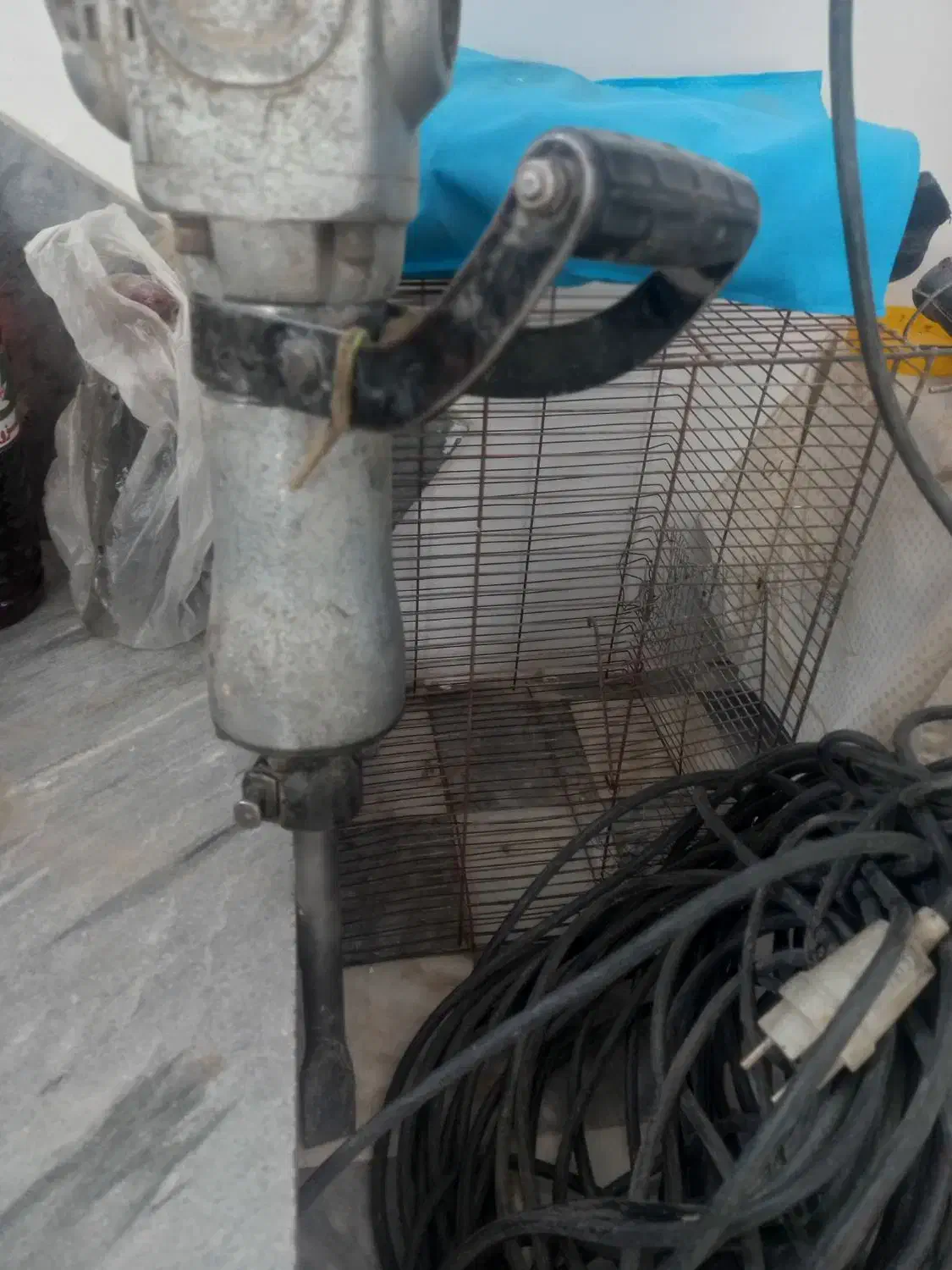 چکش برقی کم کار کرد کنار بوده سالم با ۳ ماه ظمانت|ابزارآلات|قم, انصار‌الحسین|دیوار