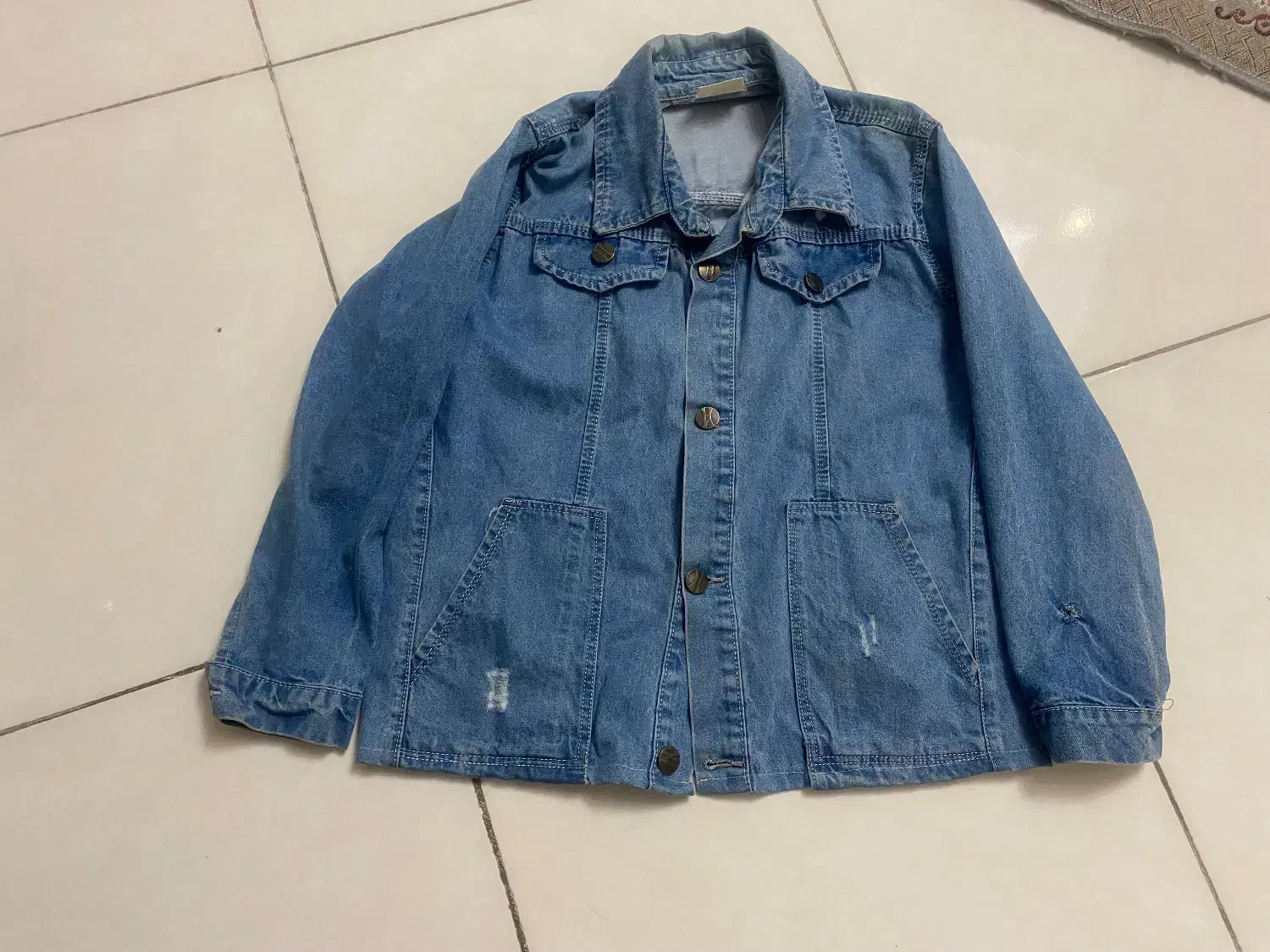 کاپشن|لباس|شهریار, شهریار|دیوار