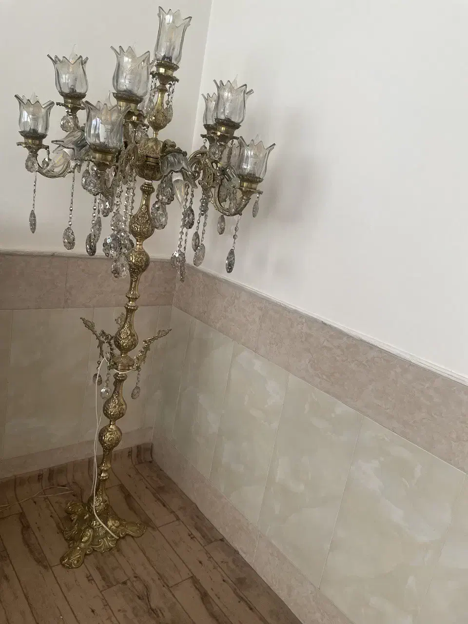 لوستر ایستاده|لوستر و چراغ آویز|قم, نیروگاه|دیوار