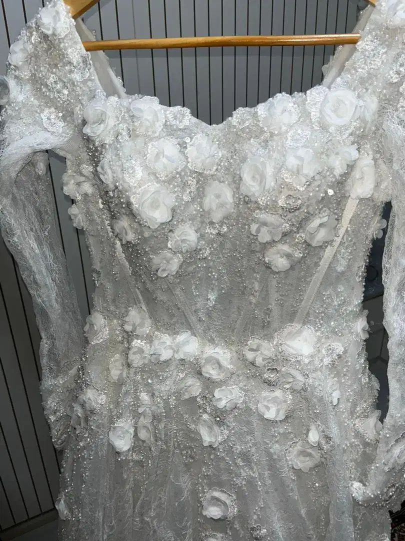 لباس عروس|لباس|فردیس, فردیس|دیوار