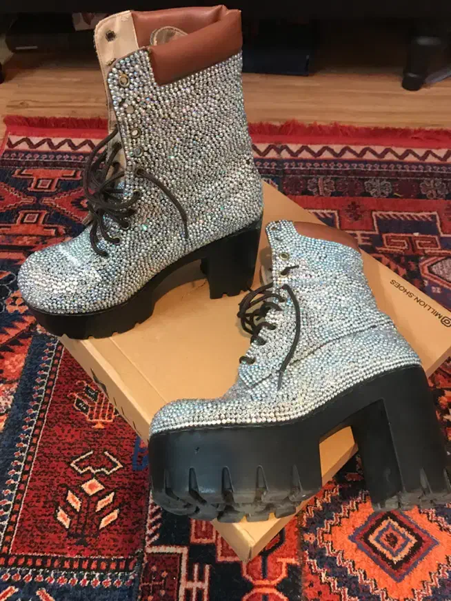 نیم بوت نگینی سایز ۳۷ ۳۸|کیف، کفش، کمربند|چمستان, |دیوار